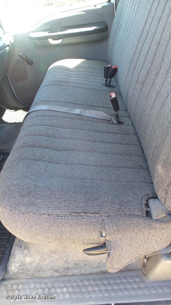 image for item L2366 2004 Ford F250 Super Duty SuperCab pickup truck