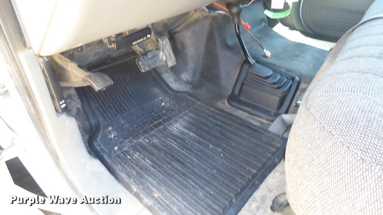 image for item L2366 2004 Ford F250 Super Duty SuperCab pickup truck