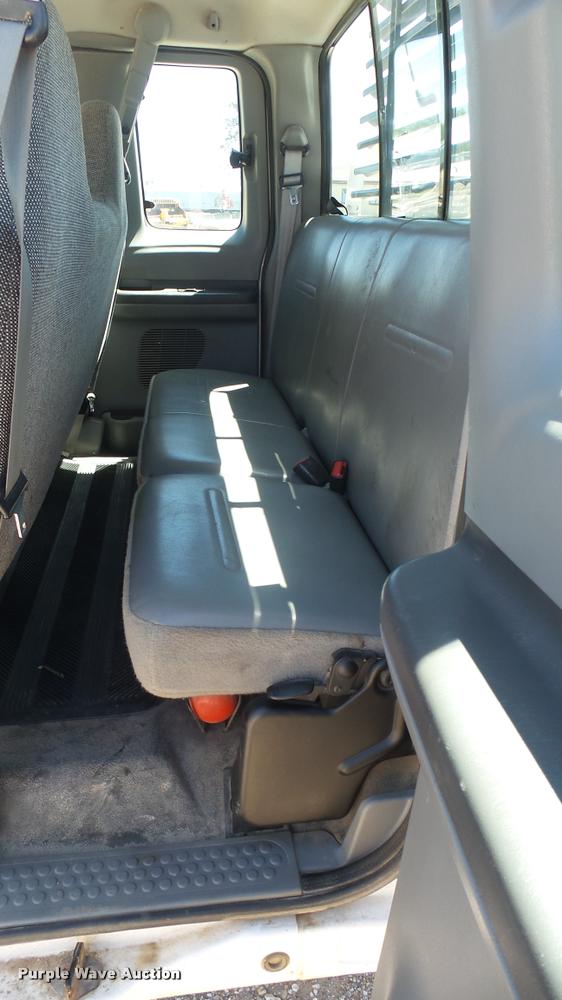 image for item L2366 2004 Ford F250 Super Duty SuperCab pickup truck