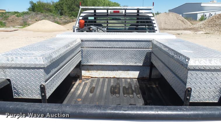 image for item L2366 2004 Ford F250 Super Duty SuperCab pickup truck