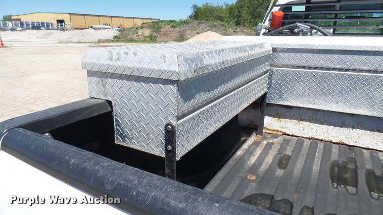 image for item L2366 2004 Ford F250 Super Duty SuperCab pickup truck