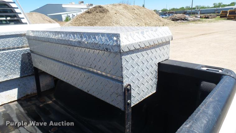 image for item L2366 2004 Ford F250 Super Duty SuperCab pickup truck