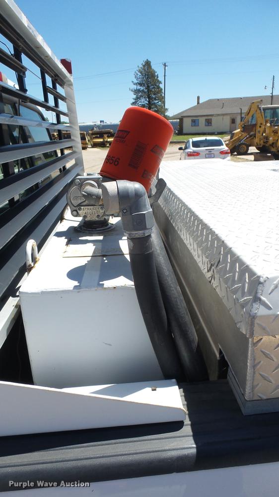 image for item L2366 2004 Ford F250 Super Duty SuperCab pickup truck