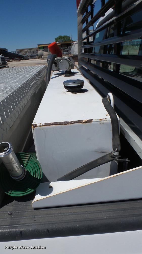 image for item L2366 2004 Ford F250 Super Duty SuperCab pickup truck