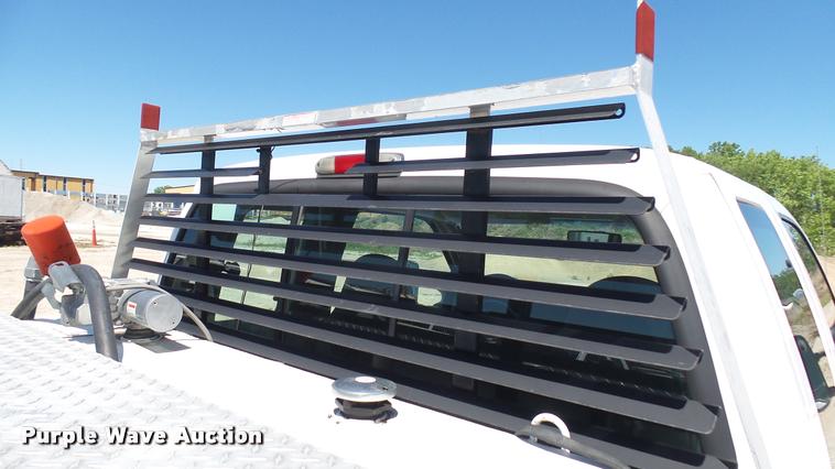 image for item L2366 2004 Ford F250 Super Duty SuperCab pickup truck