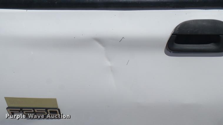 image for item L2366 2004 Ford F250 Super Duty SuperCab pickup truck