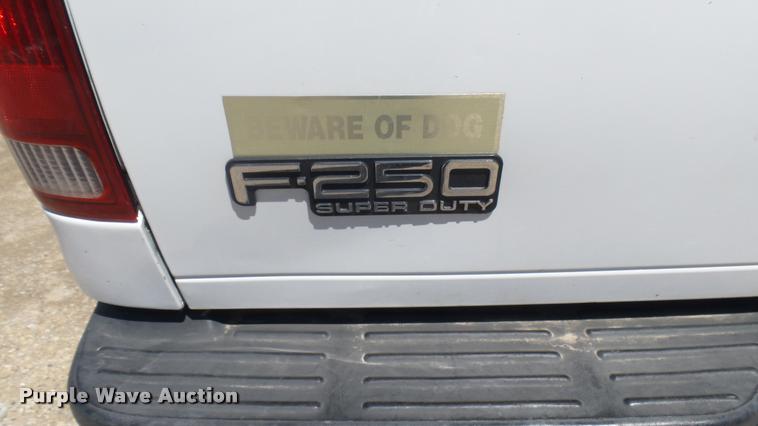 image for item L2366 2004 Ford F250 Super Duty SuperCab pickup truck