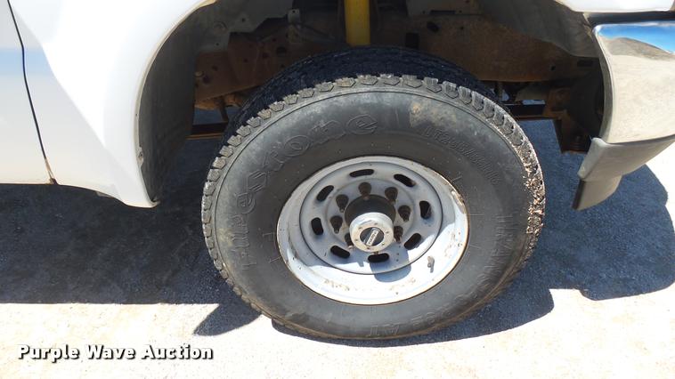 image for item L2366 2004 Ford F250 Super Duty SuperCab pickup truck