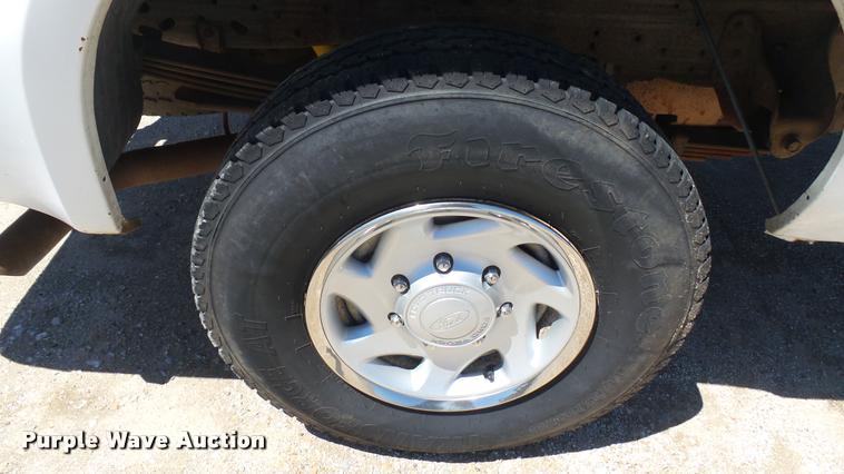 image for item L2366 2004 Ford F250 Super Duty SuperCab pickup truck