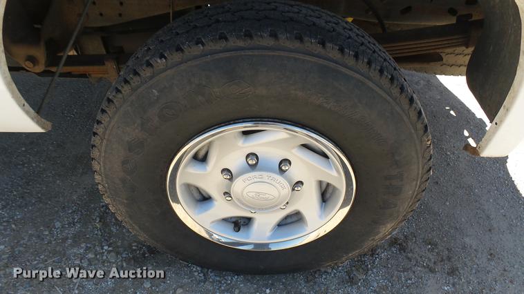 image for item L2366 2004 Ford F250 Super Duty SuperCab pickup truck