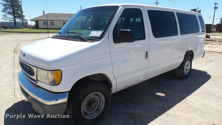 image for item L2368 2000 Ford Econoline E350 Extended van