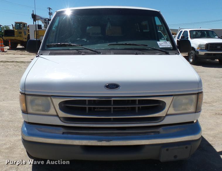 image for item L2368 2000 Ford Econoline E350 Extended van