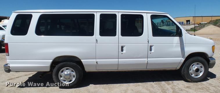 image for item L2368 2000 Ford Econoline E350 Extended van