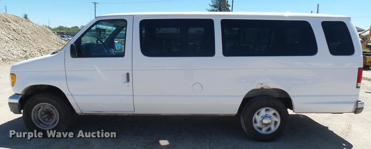 image for item L2368 2000 Ford Econoline E350 Extended van