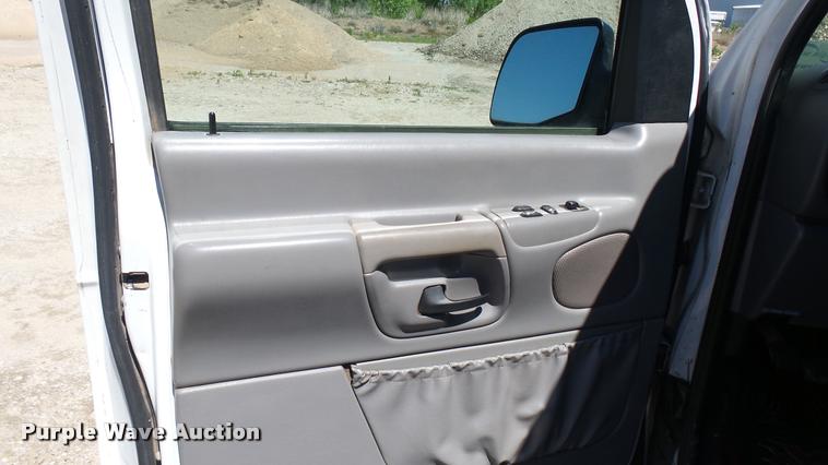 image for item L2368 2000 Ford Econoline E350 Extended van