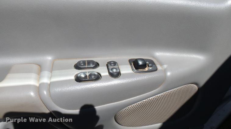 image for item L2368 2000 Ford Econoline E350 Extended van