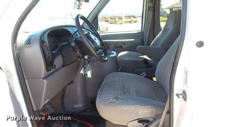 image for item L2368 2000 Ford Econoline E350 Extended van