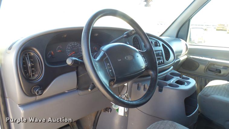 image for item L2368 2000 Ford Econoline E350 Extended van