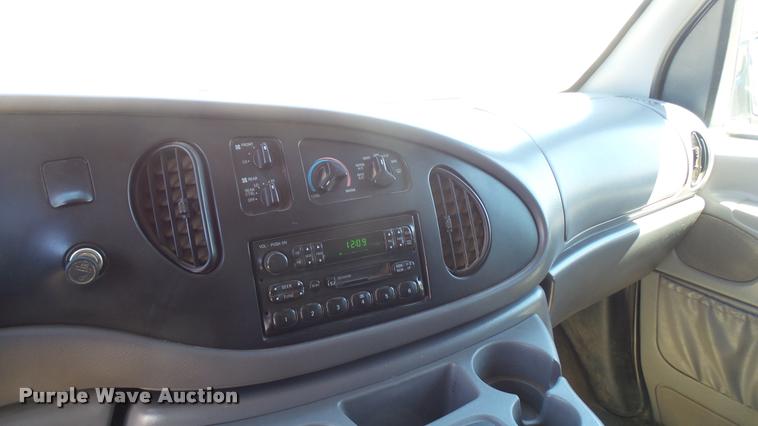 image for item L2368 2000 Ford Econoline E350 Extended van