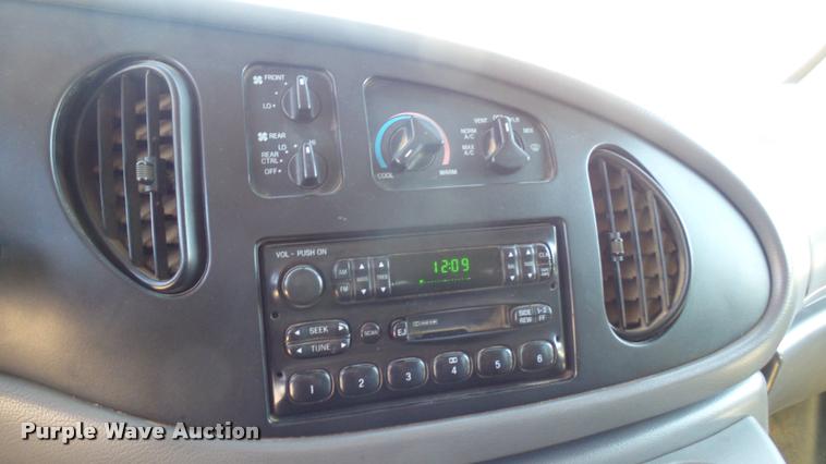 image for item L2368 2000 Ford Econoline E350 Extended van