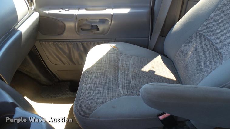 image for item L2368 2000 Ford Econoline E350 Extended van