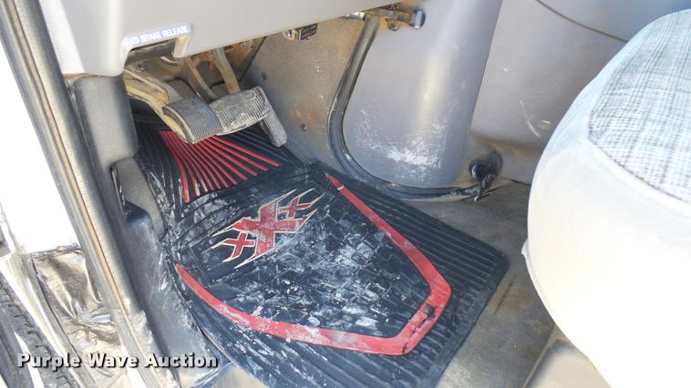 image for item L2368 2000 Ford Econoline E350 Extended van