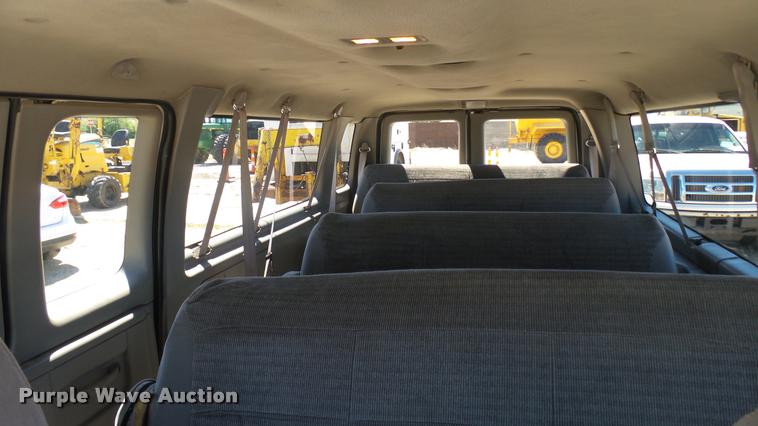 image for item L2368 2000 Ford Econoline E350 Extended van