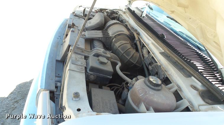 image for item L2368 2000 Ford Econoline E350 Extended van