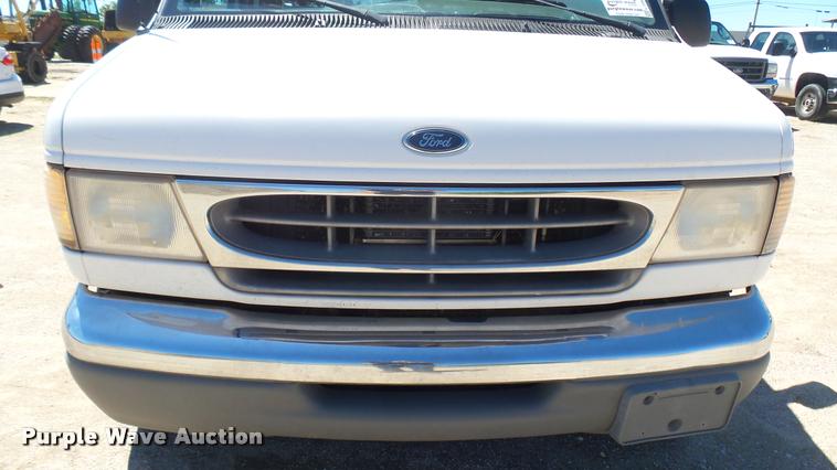 image for item L2368 2000 Ford Econoline E350 Extended van