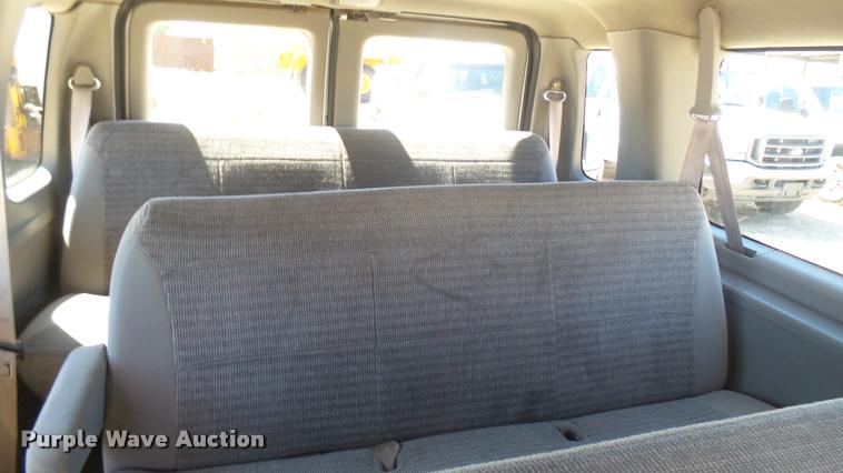 image for item L2368 2000 Ford Econoline E350 Extended van