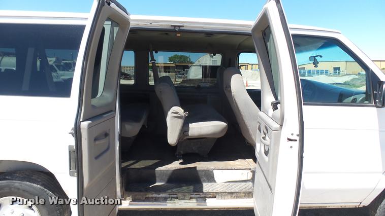 image for item L2368 2000 Ford Econoline E350 Extended van