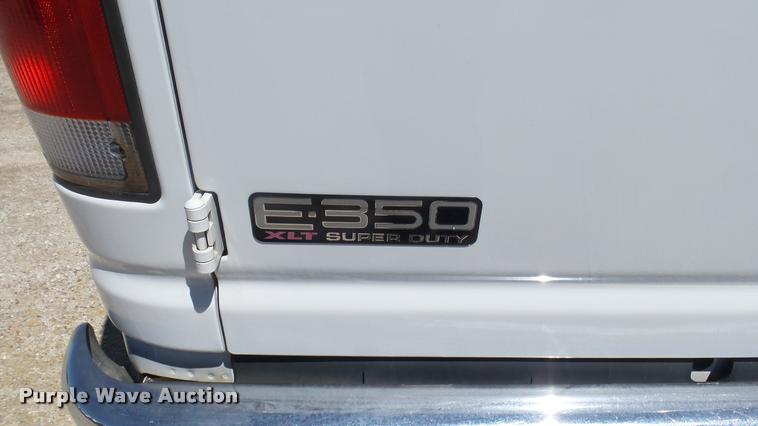 image for item L2368 2000 Ford Econoline E350 Extended van