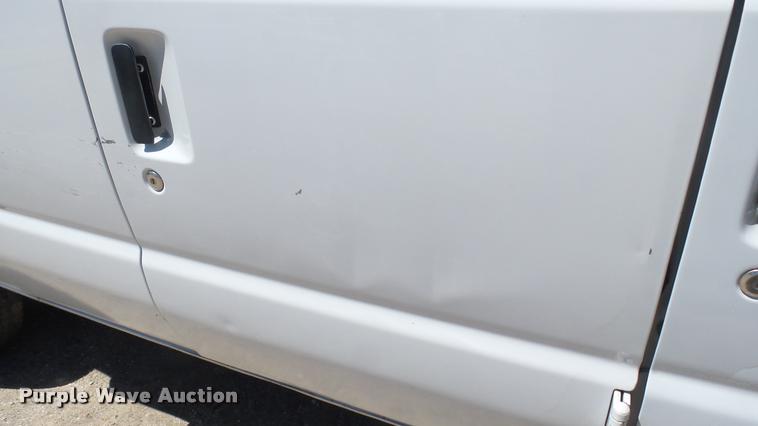 image for item L2368 2000 Ford Econoline E350 Extended van