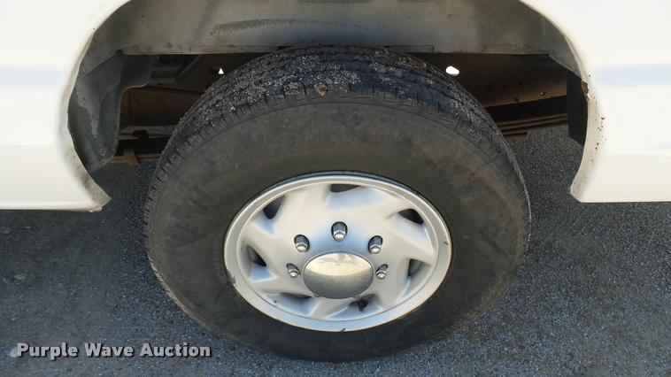 image for item L2368 2000 Ford Econoline E350 Extended van