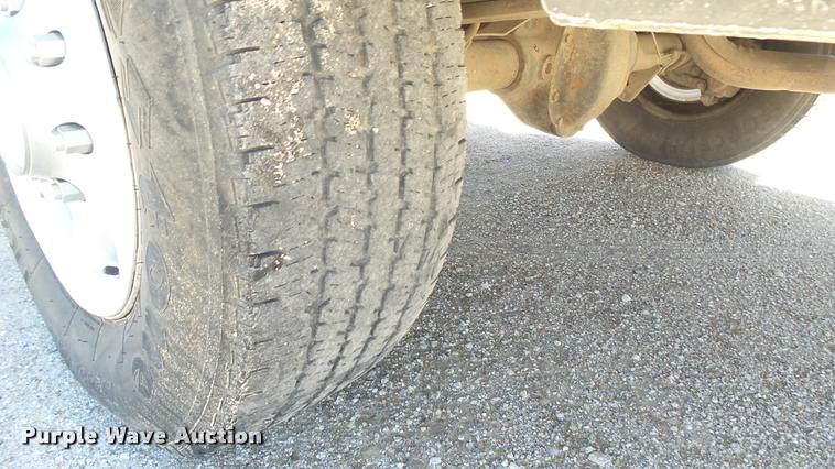 image for item L2368 2000 Ford Econoline E350 Extended van