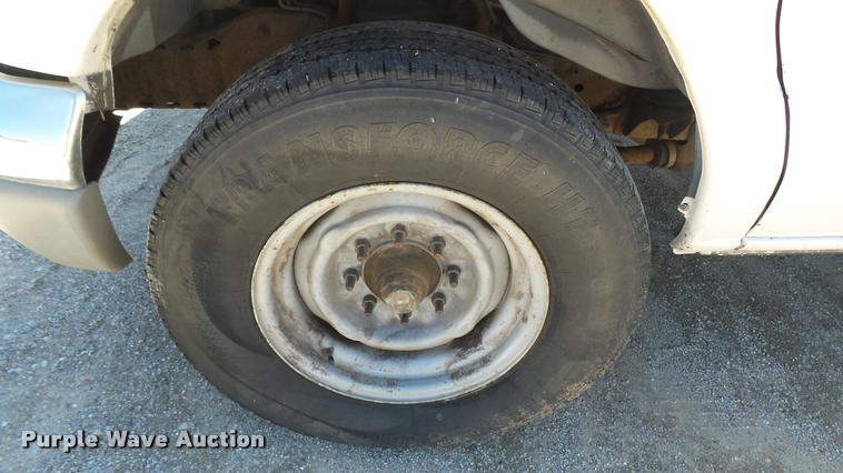 image for item L2368 2000 Ford Econoline E350 Extended van