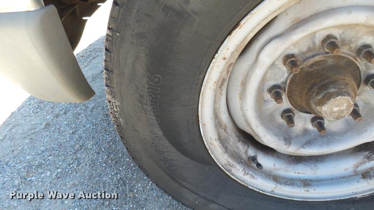 image for item L2368 2000 Ford Econoline E350 Extended van