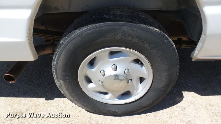 image for item L2368 2000 Ford Econoline E350 Extended van