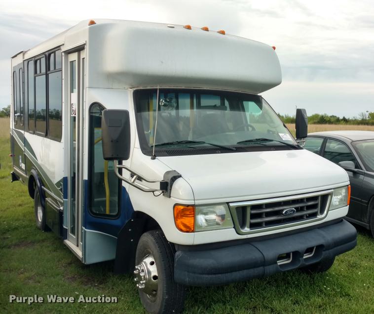 image for item L2378 2006 Ford E350 Super Duty van