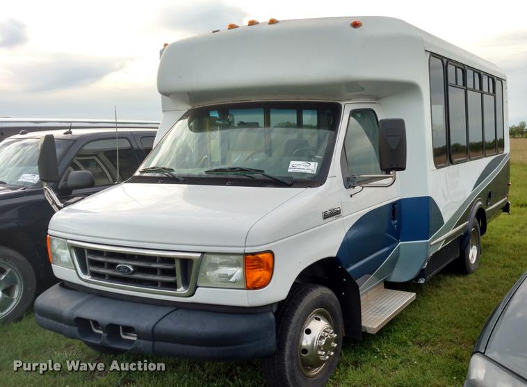 image for item L2378 2006 Ford E350 Super Duty van