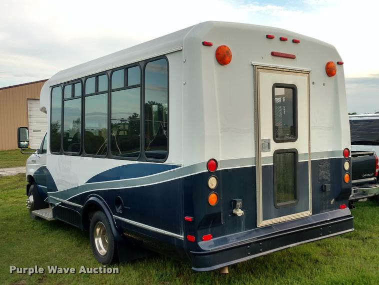 image for item L2378 2006 Ford E350 Super Duty van