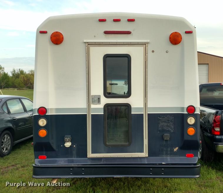 image for item L2378 2006 Ford E350 Super Duty van