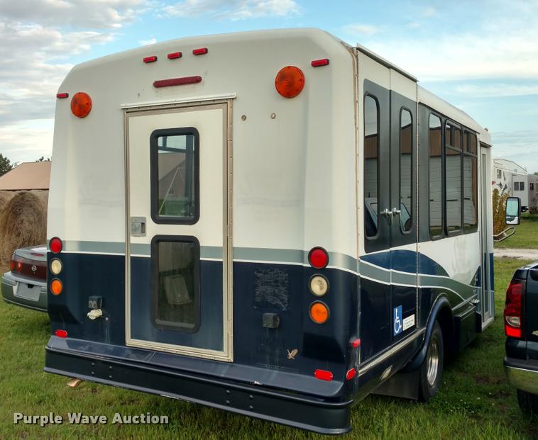 image for item L2378 2006 Ford E350 Super Duty van