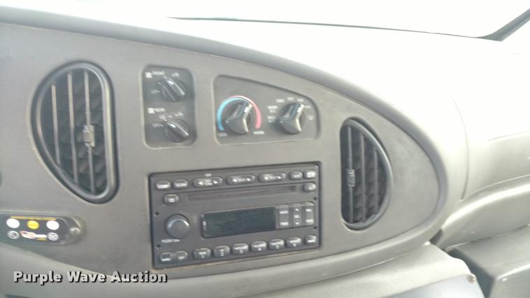 image for item L2378 2006 Ford E350 Super Duty van