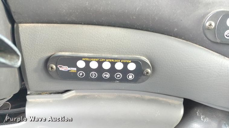 image for item L2378 2006 Ford E350 Super Duty van