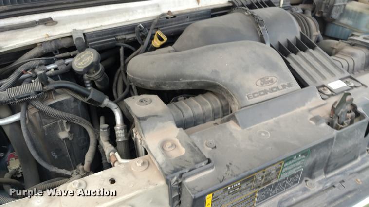 image for item L2378 2006 Ford E350 Super Duty van