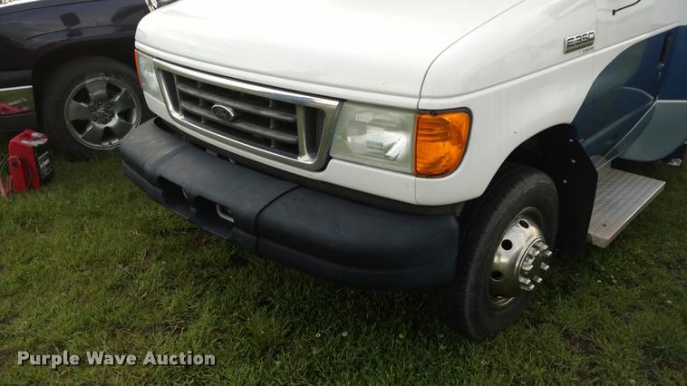image for item L2378 2006 Ford E350 Super Duty van