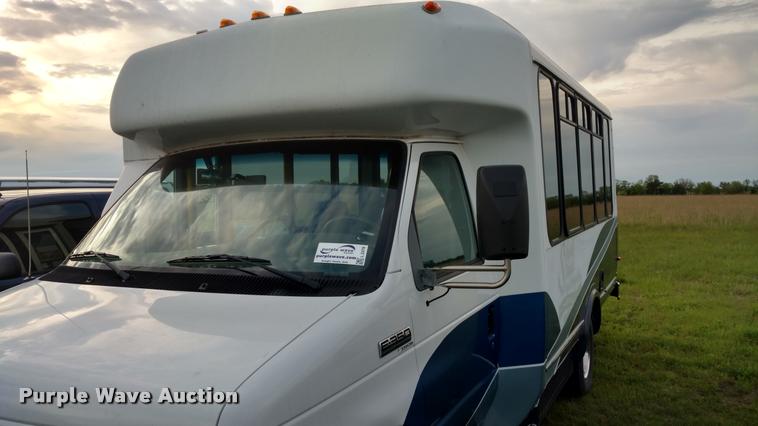 image for item L2378 2006 Ford E350 Super Duty van