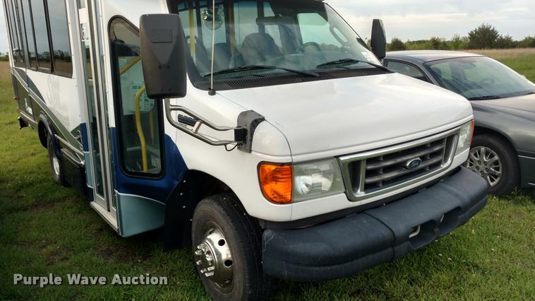 image for item L2378 2006 Ford E350 Super Duty van