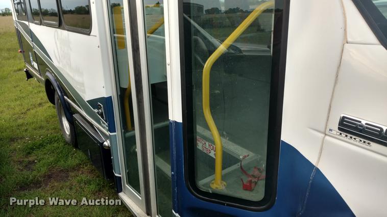 image for item L2378 2006 Ford E350 Super Duty van